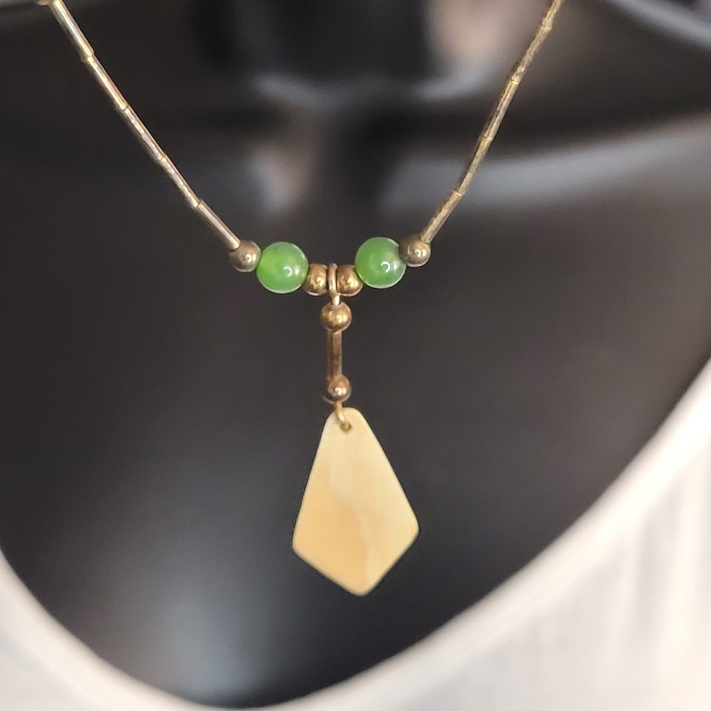 Elegant Green and Gold Pendant Necklace
